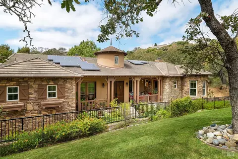 128 Stonetree Ln, Novato, CA 94945