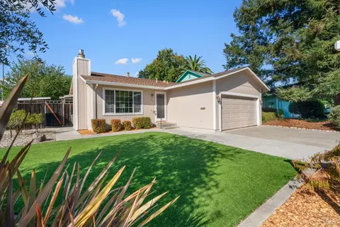 1897 Greeneich Ave, Santa Rosa, CA 95401