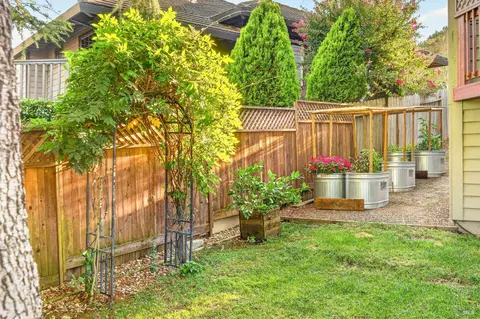 Exterior - 14 Clement Ct, Napa, CA 94558 photo 10 of 15