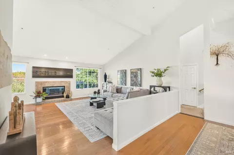 Living - 14 Clement Ct, Napa, CA 94558 photo 3 of 6