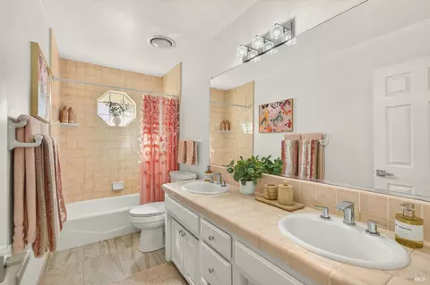 Bath - 14 Clement Ct, Napa, CA 94558 photo 1 of 5