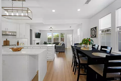 Dining - 4244 Rose Arbor Way, Vallejo, CA 94591 photo 4 of 5