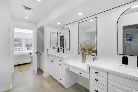 Bath - 4244 Rose Arbor Way, Vallejo, CA 94591 photo 4 of 7