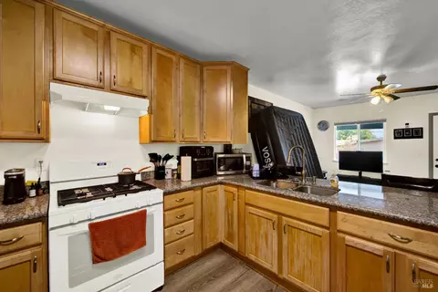 Kitchen - 127 Broadway St, Vallejo, CA 94590 photo 6 of 7