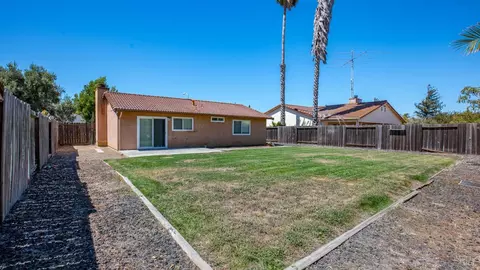 Exterior - 1792 Enterprise Dr, Fairfield, CA 94533 photo 6 of 8