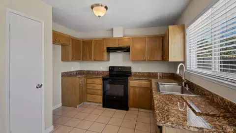 Kitchen - 1792 Enterprise Dr, Fairfield, CA 94533 photo 2 of 3
