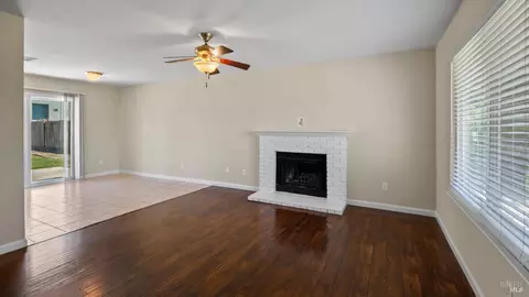 Living - 1792 Enterprise Dr, Fairfield, CA 94533 photo 2 of 3