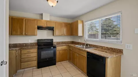 Kitchen - 1792 Enterprise Dr, Fairfield, CA 94533 photo 3 of 3
