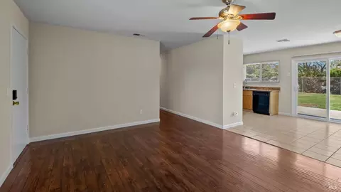 Living - 1792 Enterprise Dr, Fairfield, CA 94533 photo 3 of 3