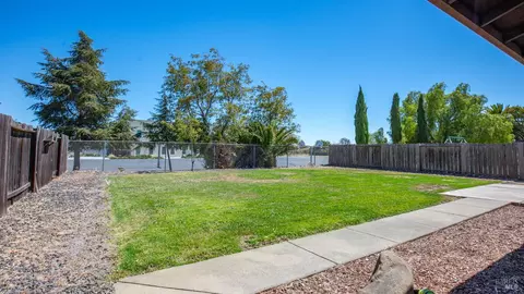 Exterior - 1792 Enterprise Dr, Fairfield, CA 94533 photo 4 of 8