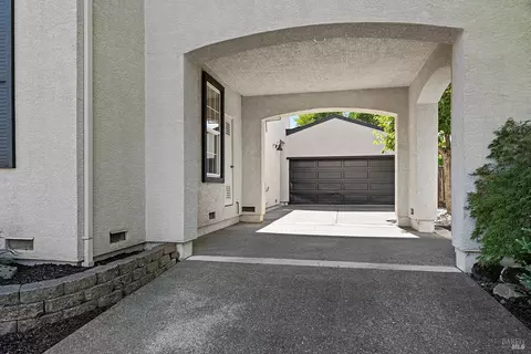 Exterior - 638 Decanter Cir, Windsor, CA 95492 photo 7 of 9