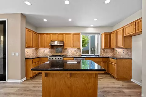 Kitchen - 638 Decanter Cir, Windsor, CA 95492 photo 1 of 2