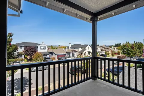 Exterior - 638 Decanter Cir, Windsor, CA 95492 photo 8 of 9