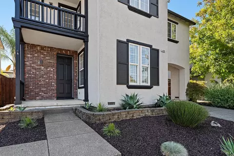 Exterior - 638 Decanter Cir, Windsor, CA 95492 photo 6 of 9
