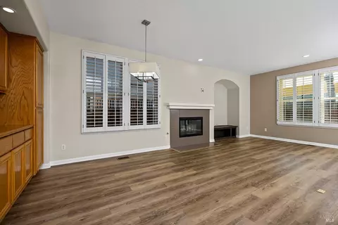 Living - 638 Decanter Cir, Windsor, CA 95492 photo 3 of 5