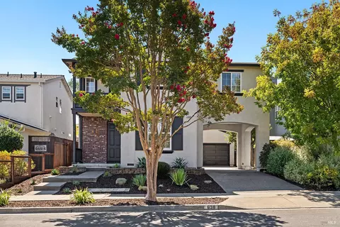 Exterior - 638 Decanter Cir, Windsor, CA 95492 photo 4 of 9