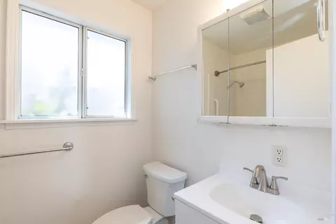 Bath - 7321 Bodega Ave, Sebastopol, CA 95472 photo 1 of 4