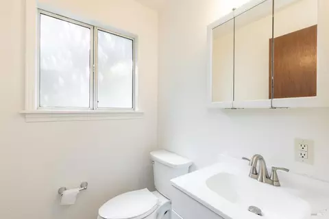Bath - 7321 Bodega Ave, Sebastopol, CA 95472 photo 3 of 4