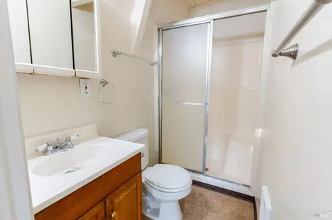 Bath - 24558 Lilac Dr, Willits, CA 95490 photo 2 of 2