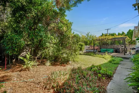 Exterior - 298 Markham Ave, Vacaville, CA 95688 photo 2 of 6