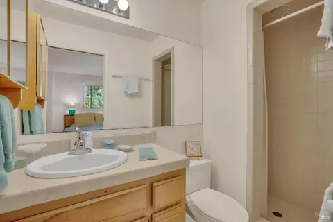 Bath - 298 Markham Ave, Vacaville, CA 95688 photo 2 of 2