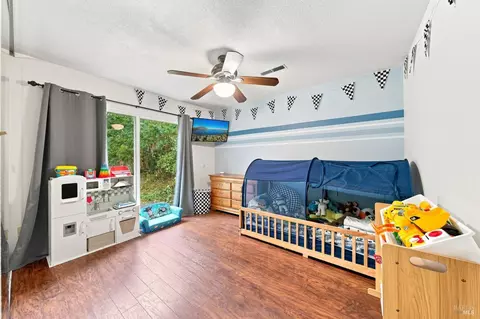 Bedroom - 2865 Primrose Dr, Willits, CA 95490 photo 2 of 3