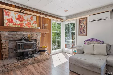 Living - 175 Park Pl, Ukiah, CA 95482 photo 1 of 2