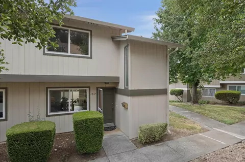 13 Oliva Dr #F, Novato, CA 94947