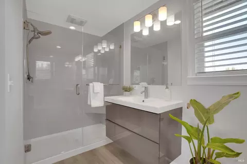 Bath - 8 Capitola Ct, Napa, CA 94559 photo 5 of 5