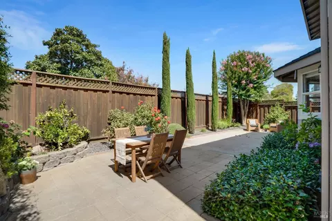 Exterior - 8 Capitola Ct, Napa, CA 94559 photo 4 of 9
