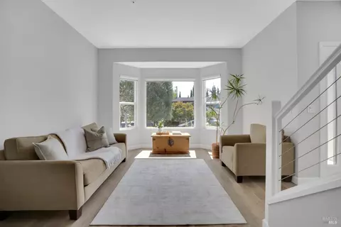 Living - 8 Capitola Ct, Napa, CA 94559 photo 1 of 2