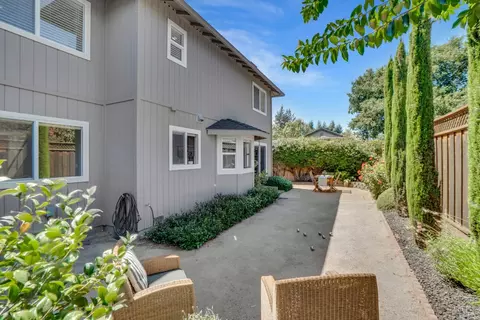 Exterior - 8 Capitola Ct, Napa, CA 94559 photo 7 of 9