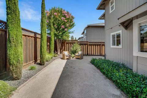 Exterior - 8 Capitola Ct, Napa, CA 94559 photo 6 of 9