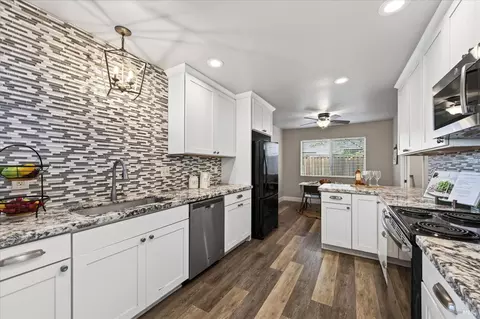 Kitchen - 130 Palomar Ln, Vallejo, CA 94591 photo 3 of 4