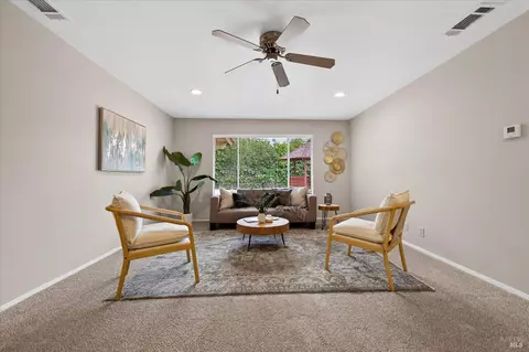 Living - 130 Palomar Ln, Vallejo, CA 94591 photo 2 of 3