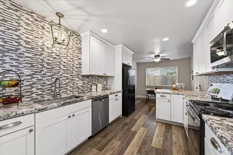 Kitchen - 130 Palomar Ln, Vallejo, CA 94591 photo 3 of 5