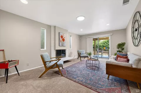 Living - 130 Palomar Ln, Vallejo, CA 94591 photo 3 of 4