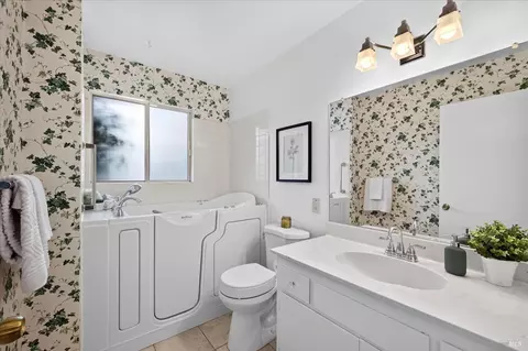 Bath - 130 Palomar Ln, Vallejo, CA 94591 photo 2 of 2