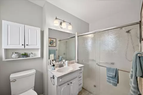 Bath - 130 Palomar Ln, Vallejo, CA 94591 photo 1 of 2