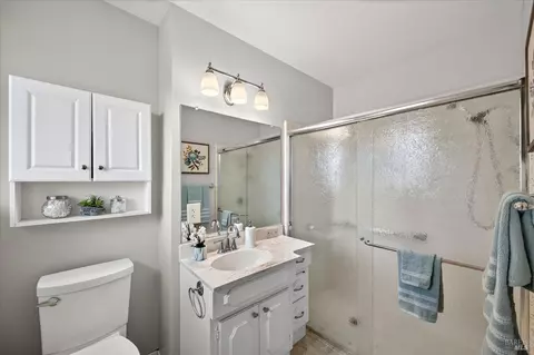 Bath - 130 Palomar Ln, Vallejo, CA 94591 photo 1 of 2