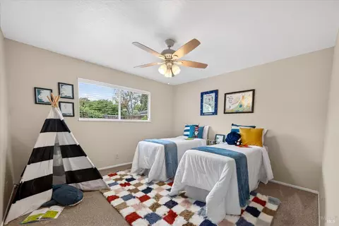 Bedroom - 130 Palomar Ln, Vallejo, CA 94591 photo 4 of 5