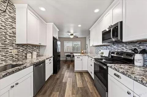 Kitchen - 130 Palomar Ln, Vallejo, CA 94591 photo 2 of 5