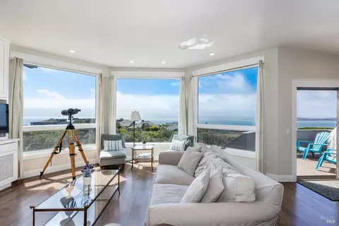 Living - 20377 Osprey Dr, Bodega Bay, CA 94923 photo 3 of 8