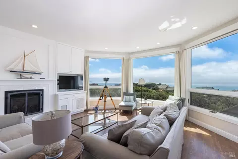 Living - 20377 Osprey Dr, Bodega Bay, CA 94923 photo 4 of 8