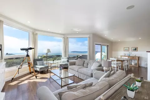 Living - 20377 Osprey Dr, Bodega Bay, CA 94923 photo 2 of 8
