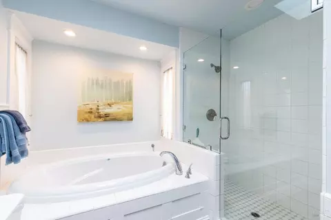 Bath - 20377 Osprey Dr, Bodega Bay, CA 94923 photo 4 of 6
