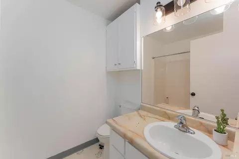 Bath - 1471 Harrah Pl, Willits, CA 95490 photo 1 of 2