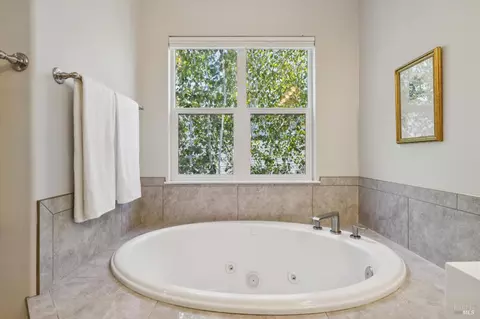 Bath - 25 Wildflower Dr, Corte Madera, CA 94925 photo 2 of 3