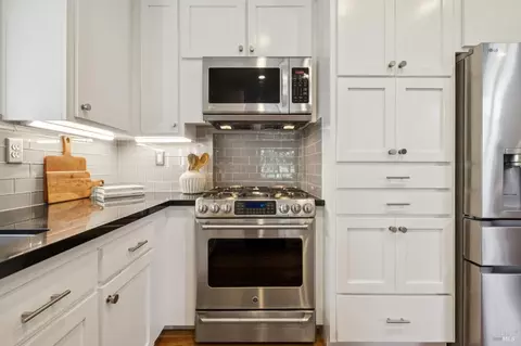 Kitchen - 25 Wildflower Dr, Corte Madera, CA 94925 photo 4 of 5