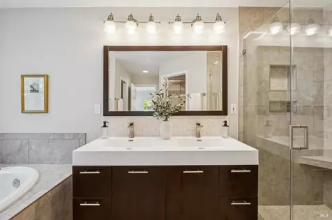 Bath - 25 Wildflower Dr, Corte Madera, CA 94925 photo 1 of 3